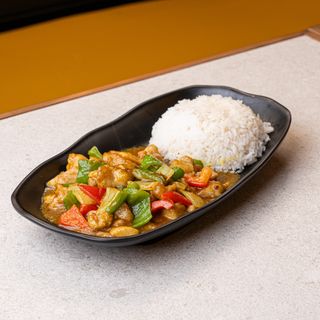 Pollo curry con arroz blanco