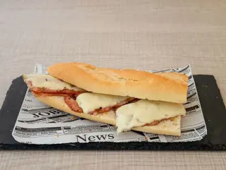Bocadillo de bacon y queso