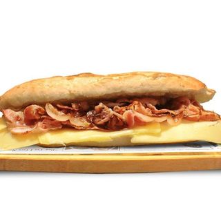 Bocadillo de bacon y queso