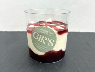 Yogur Griego con Coulis de Frutas del Bosque