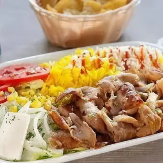 Plato con carne y guarnición