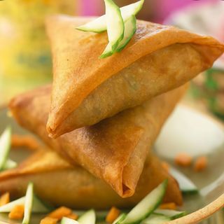 RACION DE SAMOSAS CARNE (2UDS)