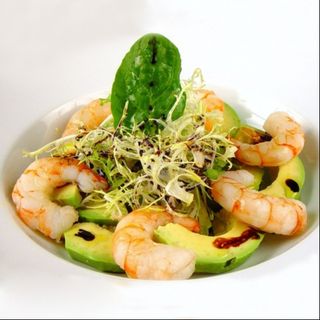 AGUACATE CON GAMBAS