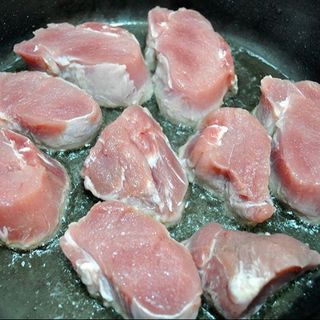 Solo mío de cerdo con patatas,verdura y pan