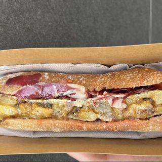 Lomo con patatas fritas y huevo