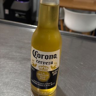 Corona cerveza. Tercio