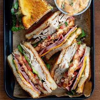 Sandwich bacon,Fiambre,queso,huevo y tomate