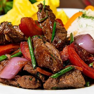 1/2 Ración Lomo Saltado