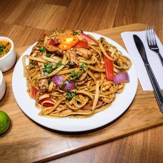 Tallarín Saltado de Mariscos