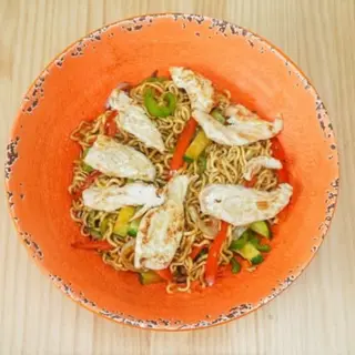 Wok con pollo