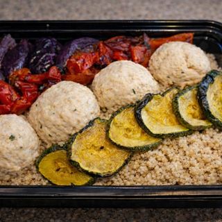 Meal Prep- Albóndigas de Pollo con Quinoa y Verdura Asada