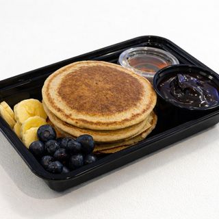 Pancakes con Banana, Arándanos y Chocolate 100%