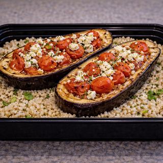 Berenjena Asada con Tomate y Feta