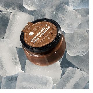 Helado de chocolate y sus virutas