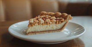 Tarta casera de almendra (porción)