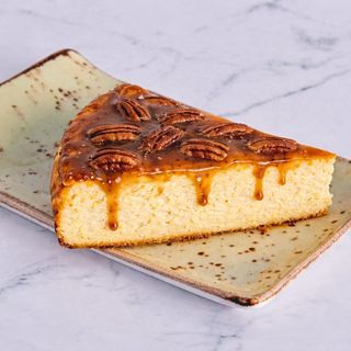 Tarta De Queso con Caramelo Salado Y Nueces Pecanas (Porción)