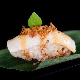 Nigiri de pez mantequilla (1 pza.)