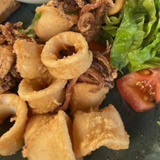 Calamaritos frescos frito