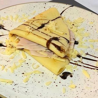 Crepe  "Tony" relleno  de queso y hamon (2 piezas)