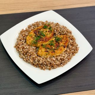 Filetes de pechuga de pollo, trigo sarraceno