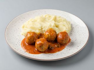 Puré de patatas con albóndigas