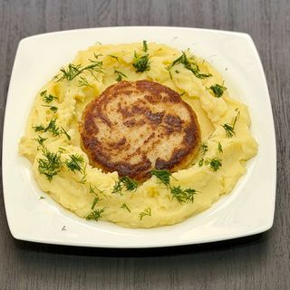Filete de pescado blanco con puré de patatas