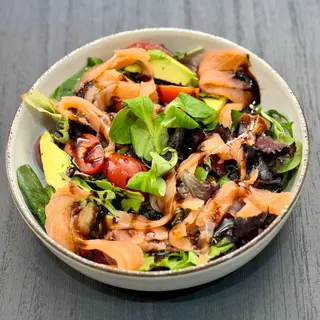 Ensalada de salmón y aguacate