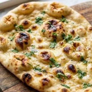 Garlic naan(pan con ajo?