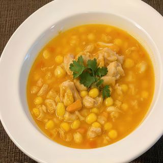 (96)Sopa de pollo y maíz