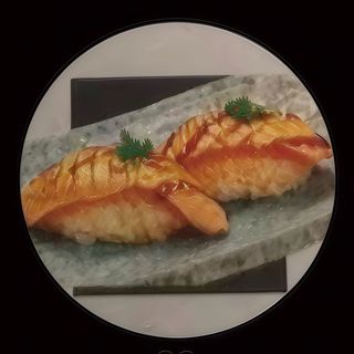 SALMON nigiri