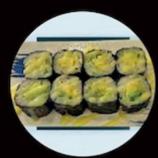 salmon con aguacate maki