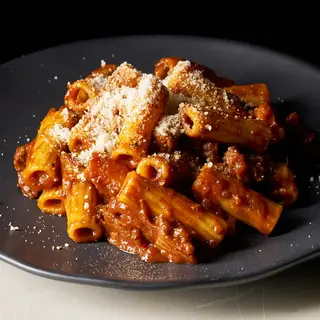 Rigatoni al ragú