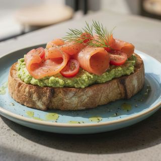 Tostada de aguacate con salmón y tomate