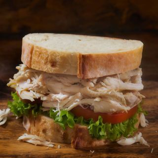 Bocadillo de pechuga de pollo entera