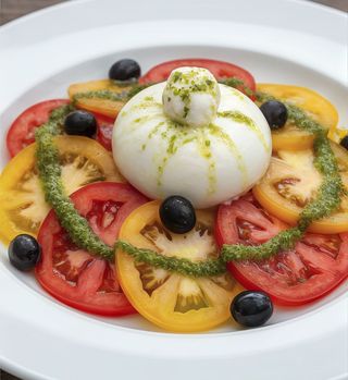 Ensalada De Tomate Con Burrata
