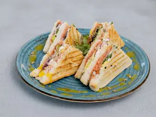 Sándwich de salmón ahumado