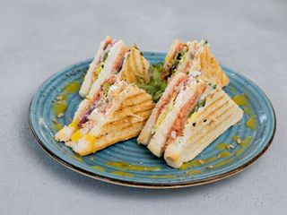 Sándwich de salmón ahumado