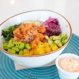 Poke bowl de salmón