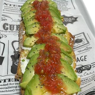 Tostada, aguacate