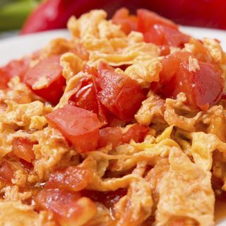 Huevo revuelto con tomate