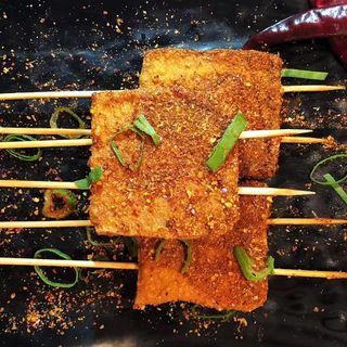 Brocheta de tofu seco 1 Ud.