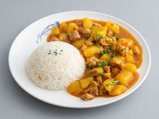 Plato De Ternera Con Patata Guisada Picante Con Arroz (602)