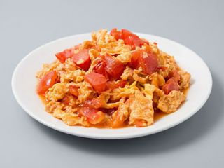 Huevo revuelto con tomate