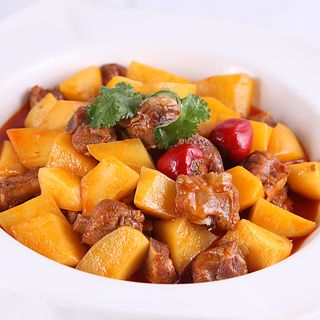 Costillas con patatas guisada