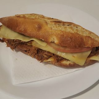Bocadillo Carne Mechada