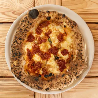 Pizza Sobrasada E Miele Con Crumble Almendras