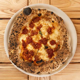 Pizza Sobrasada E Miele Con Crumble Almendras