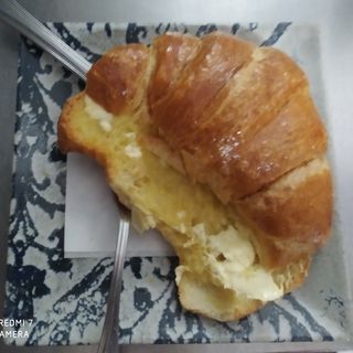 Croissant Con Mantequilla