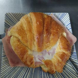 Croissant Con York y Queso