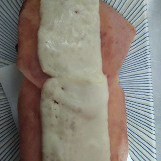 1/2 Tostada De York y Queso